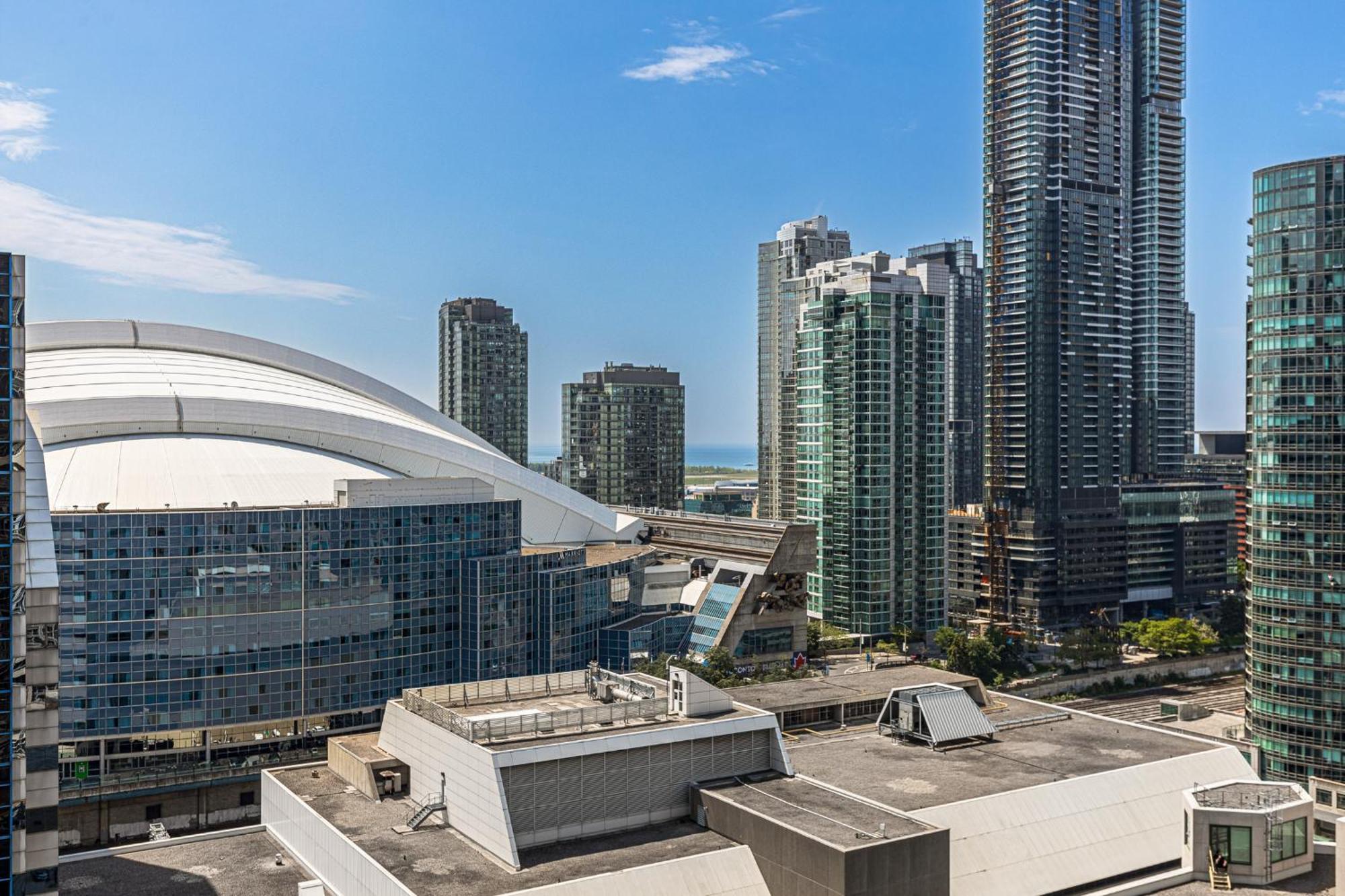 3 Bedroom Beside Cn Tower With Parking Downtown Toronto Exterior foto
