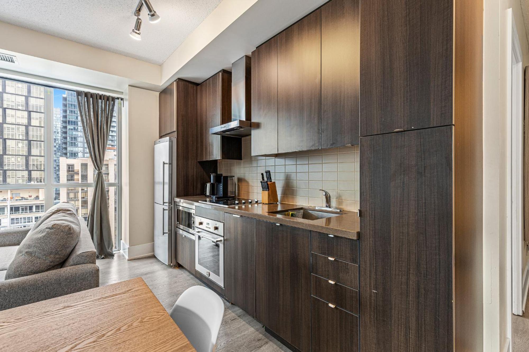 3 Bedroom Beside Cn Tower With Parking Downtown Toronto Exterior foto