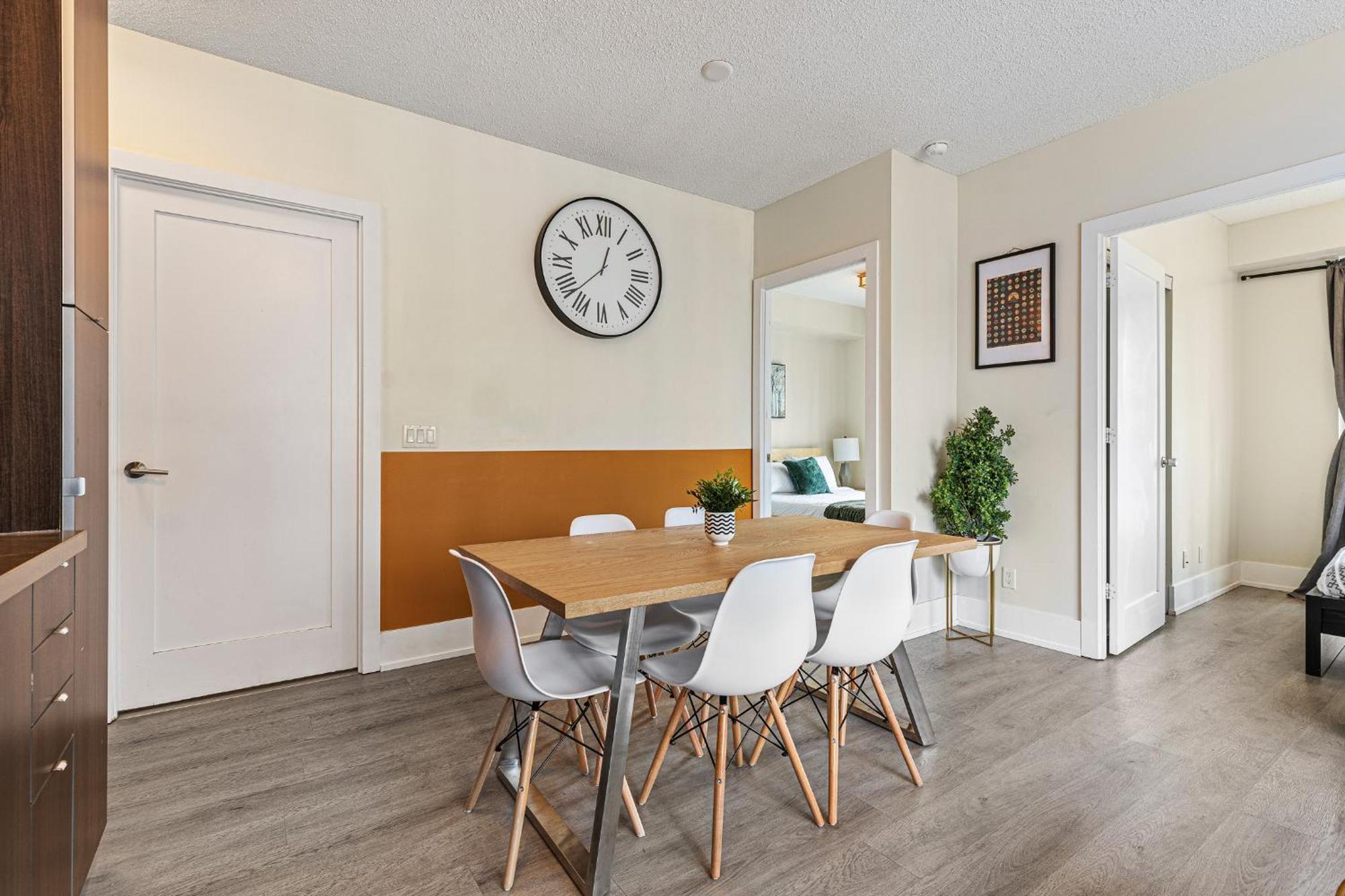 3 Bedroom Beside Cn Tower With Parking Downtown Toronto Exterior foto