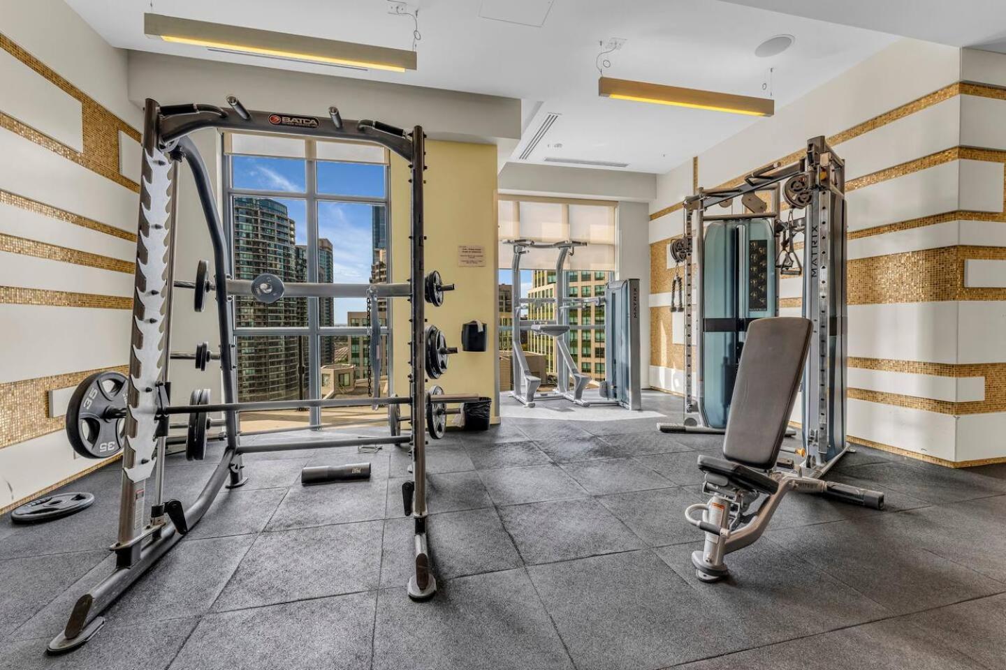 3 Bedroom Beside Cn Tower With Parking Downtown Toronto Exterior foto