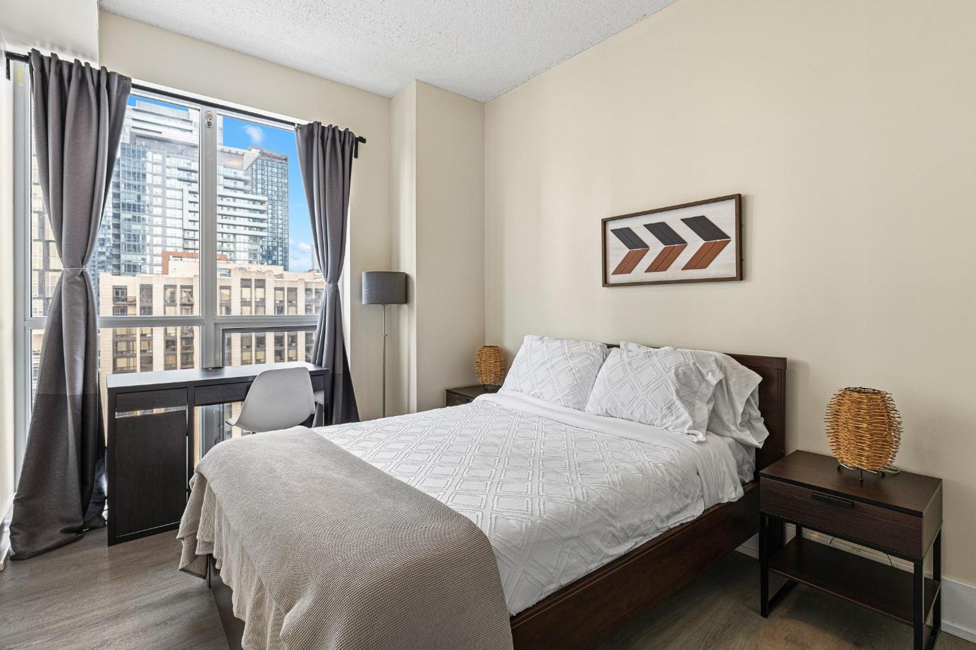 3 Bedroom Beside Cn Tower With Parking Downtown Toronto Exterior foto